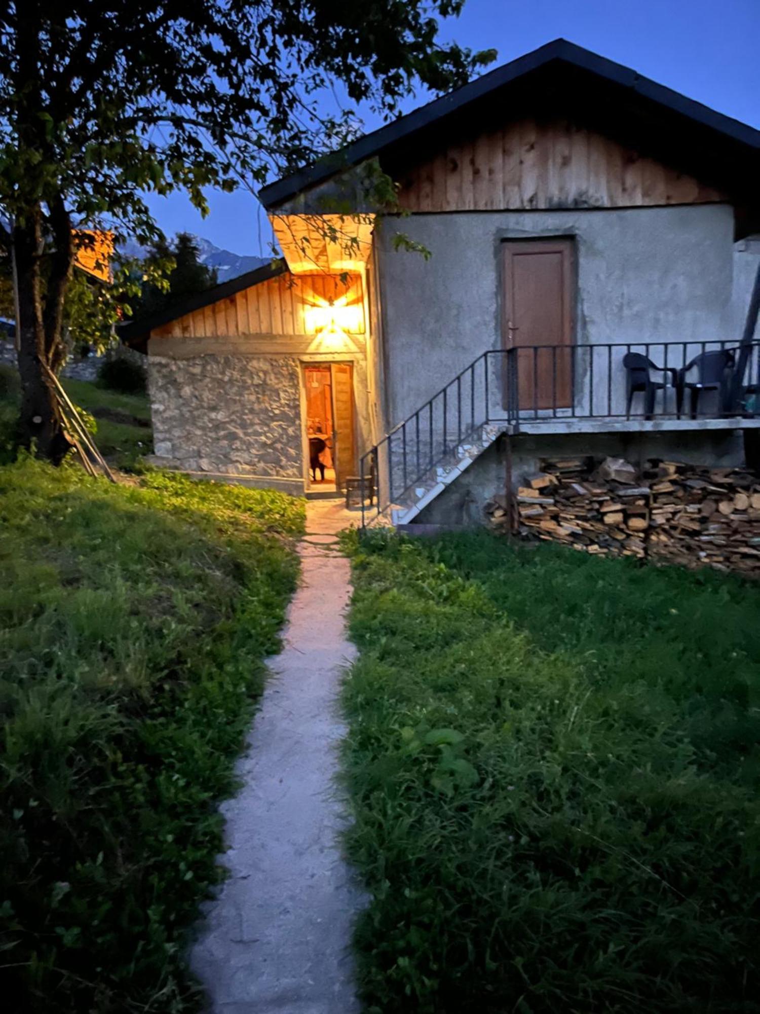 Nadia Guesthouse Mestia Eksteriør billede